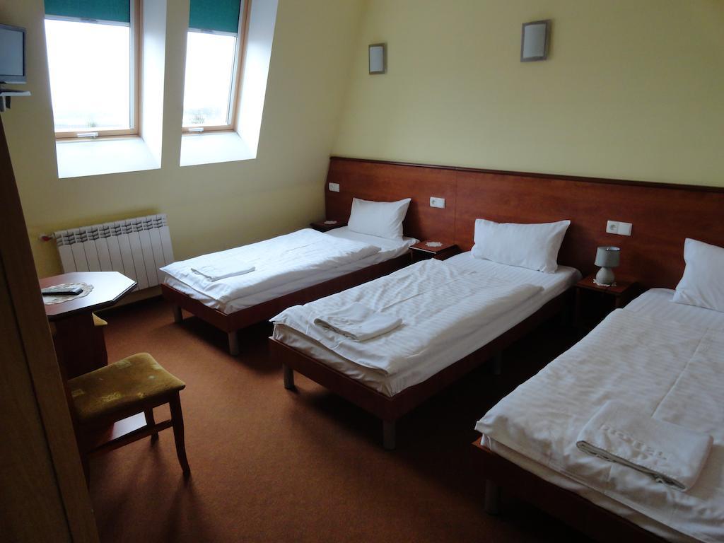 Hotel Wielkopolanka Шрода-Вєлькопольска Номер фото