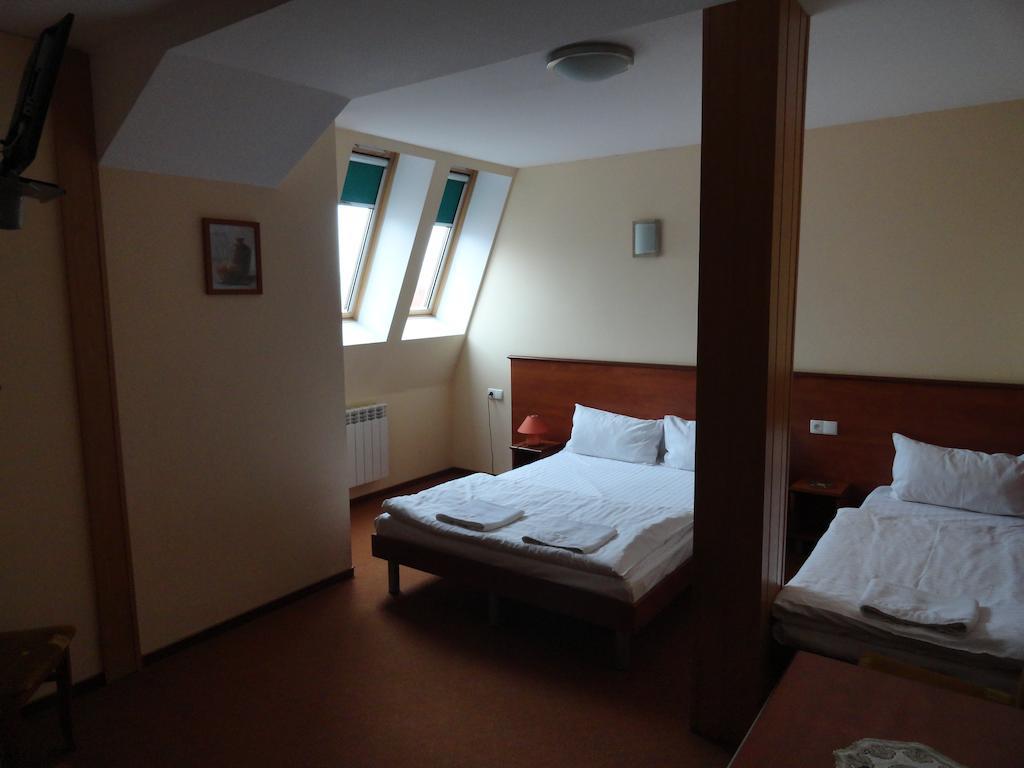 Hotel Wielkopolanka Шрода-Вєлькопольска Номер фото
