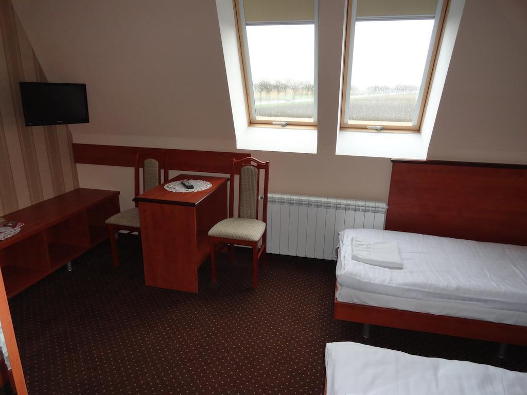 Hotel Wielkopolanka Шрода-Вєлькопольска Номер фото
